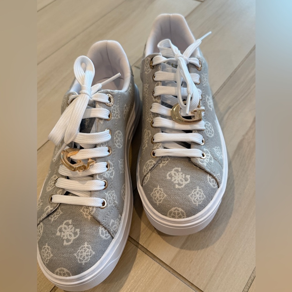 Brand new never worn Guess Sneakers